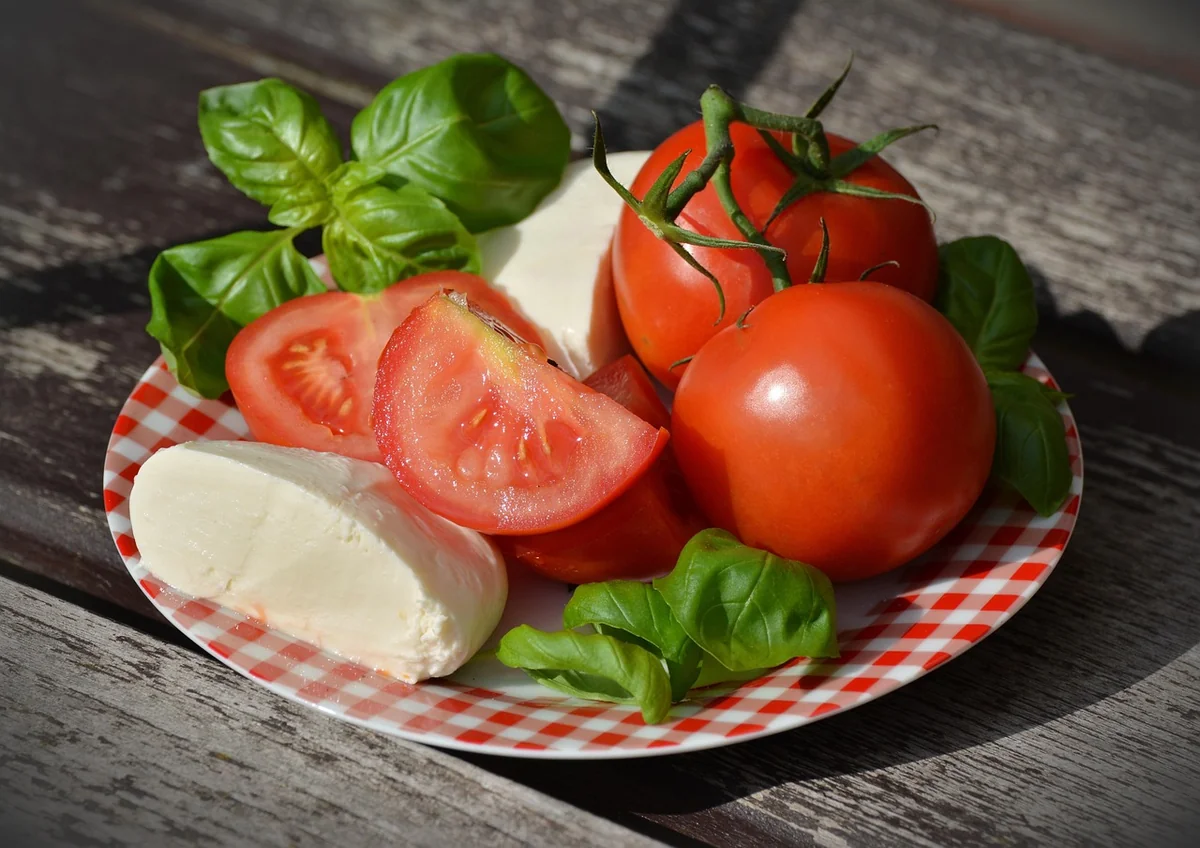 Tomate Mozzarella Spieße klein: für Buffets und Weihnachten
