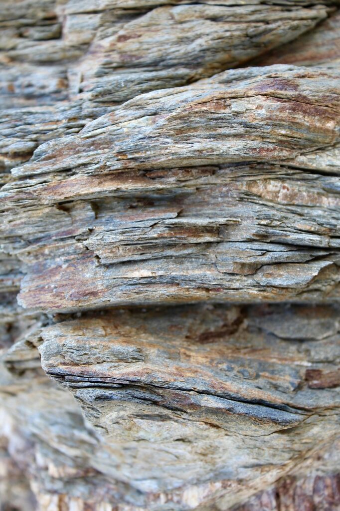 entdecken sie die kunst des layerings: stilvolle kleidungsschichten f&uuml;r jeden anlass und jede jahreszeit. tipps und trends f&uuml;r ein modisches outfit.